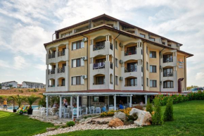 Toma's Residence - Front Beach